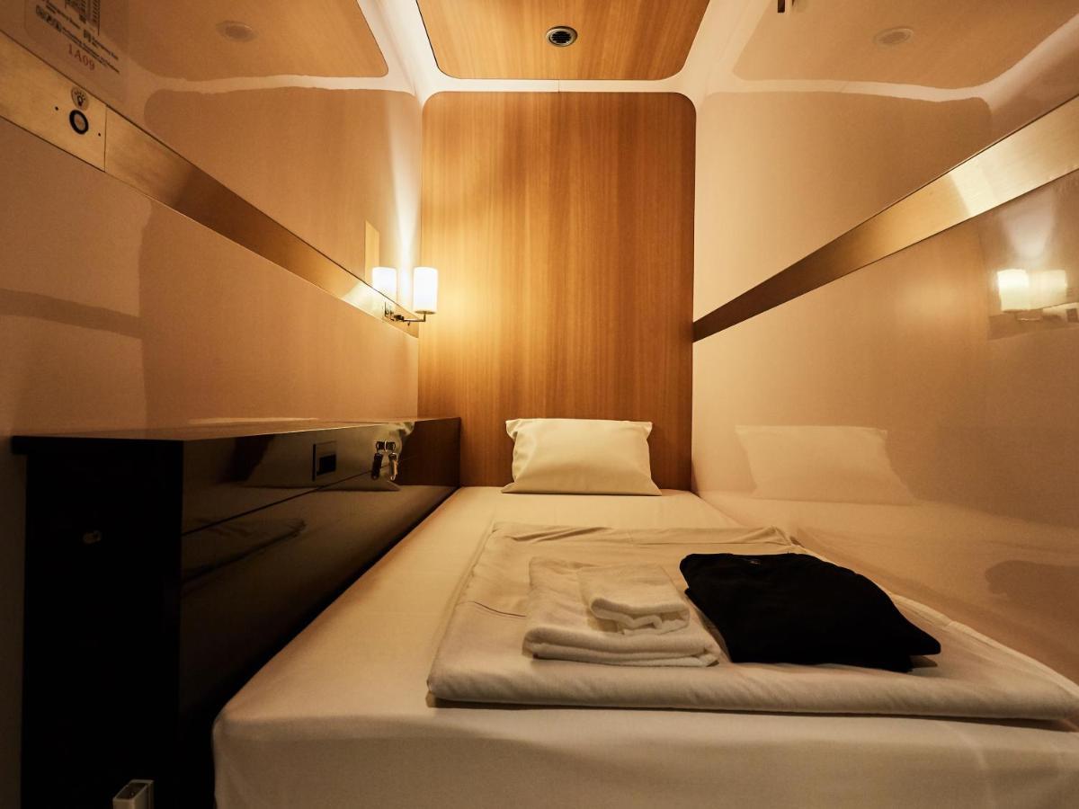 First Cabin Nishi Umeda Ōsaka Eksteriør bilde
